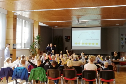 uczestnicy uroczystości inauguracji