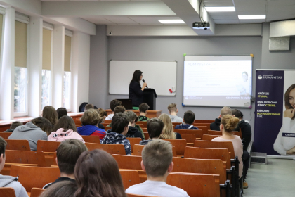 Uczestnicy targów edukacyjnych w Humanitas