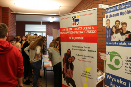 Uczestnicy targów edukacyjnych w Humanitas