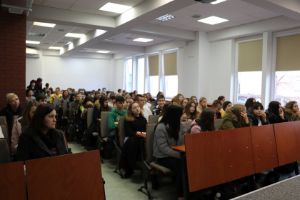 Uczestnicy targów edukacyjnych w Humanitas