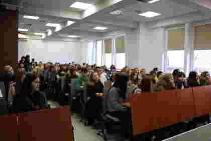 Uczestnicy targów edukacyjnych w Humanitas