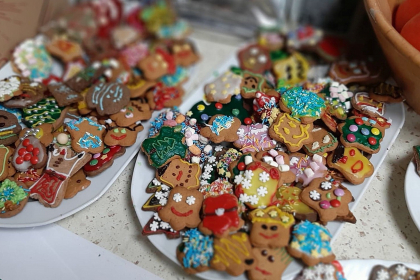 pierniki z lukrowymi dekoracjami